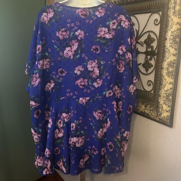 Torrid Top Blue Floral Short Sleeve Lace Trim/ Peplum NWOT Sz 5 - Picture 6 of 13